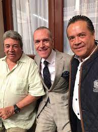 Heriberto Murrieta Twitterren: "Con Miguel Espinosa y César Pastor en la  presentación del DVD de la dinastía "Armillita"… "